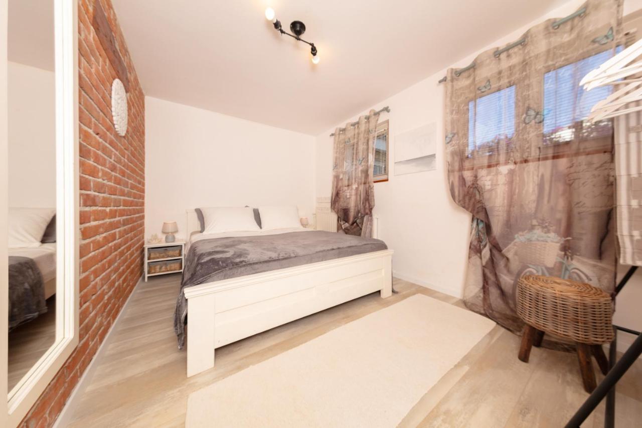 Casa Mia - Apartman Zara Медулин Екстериор снимка