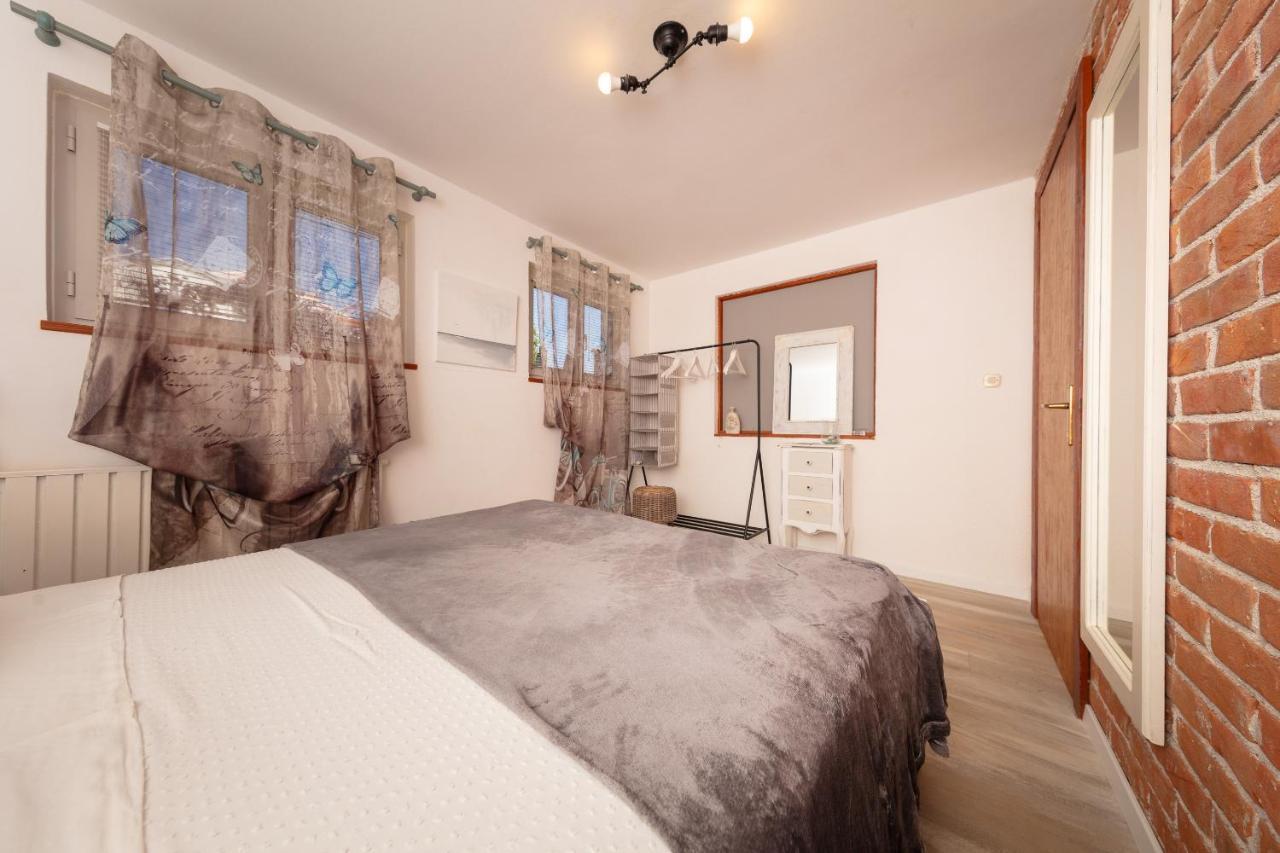 Casa Mia - Apartman Zara Медулин Екстериор снимка